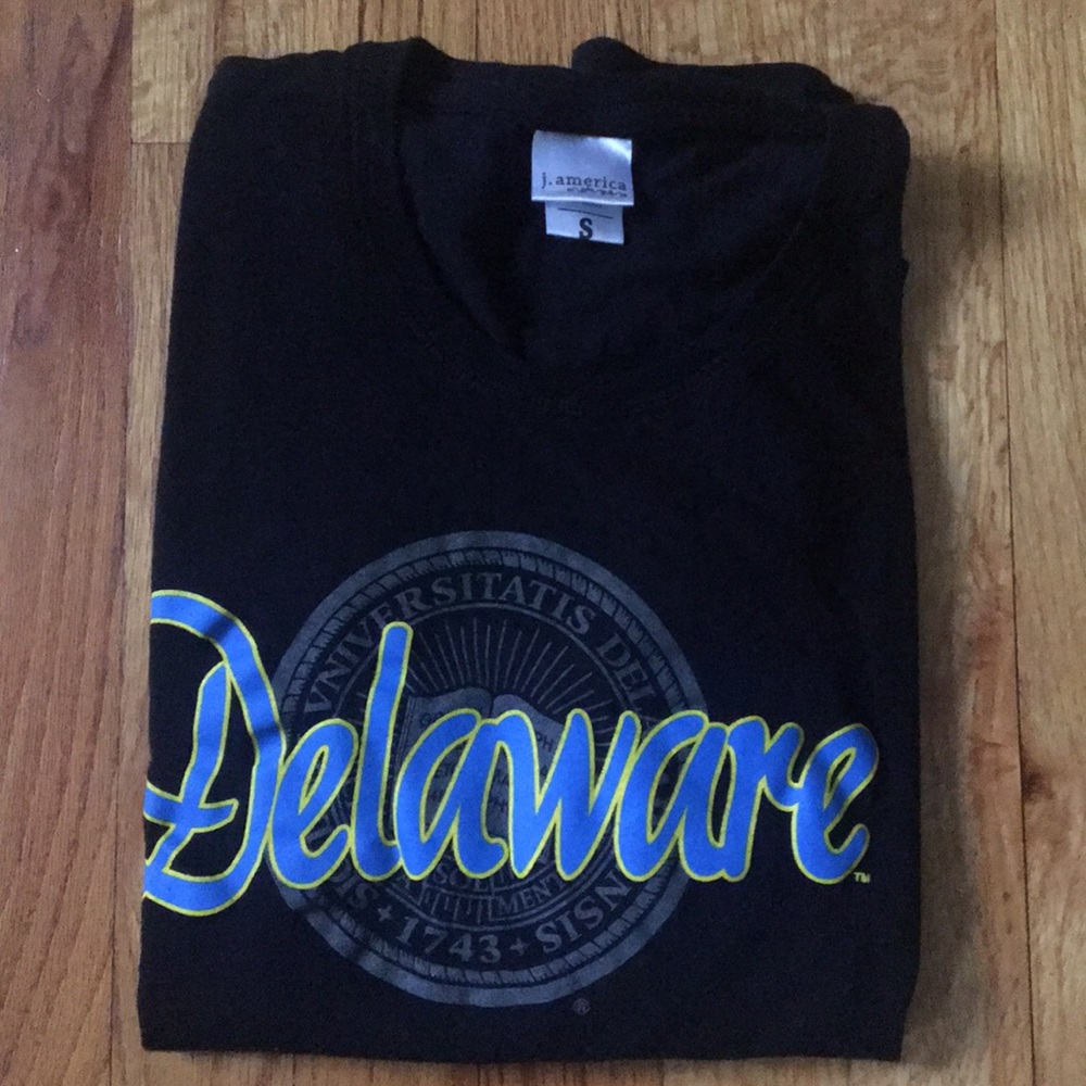 💙💛University of Delaware Long-sleeved Tee💙💛